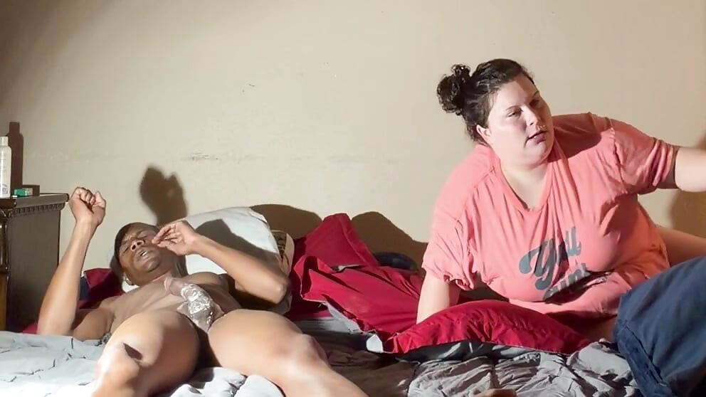 Jebanje u lice velikog crnog kurca koji mi puni usta