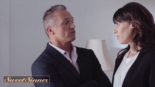 大きなペニスに乗るホットな美女ベラ・キング-甘い罪人