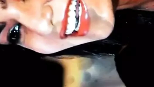 Samantha boşalıyor