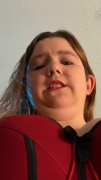 Moment emotional de la "Domme Marie te călărește - POV trei orgasme bbw - 38G Torpila Bra și WeVibe"