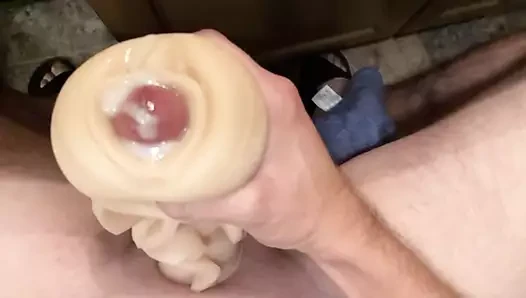 Ters kremalı pasta. kedi dışarı horoz. et ışığı