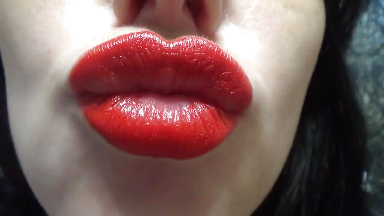 Kiss me baby! Red lipstick and big sexy lips fetish