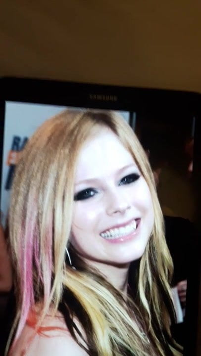 Avrilvtribute 032