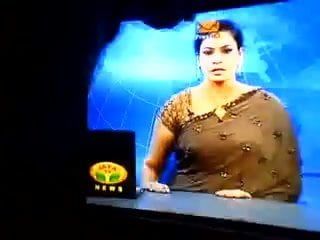 Shanthi Rmesh :: камшот для программы чтения новостей Jaya TV