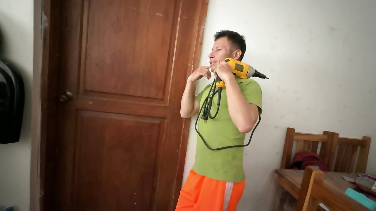 The carpenter has sex with the boss's wife. Episode 2