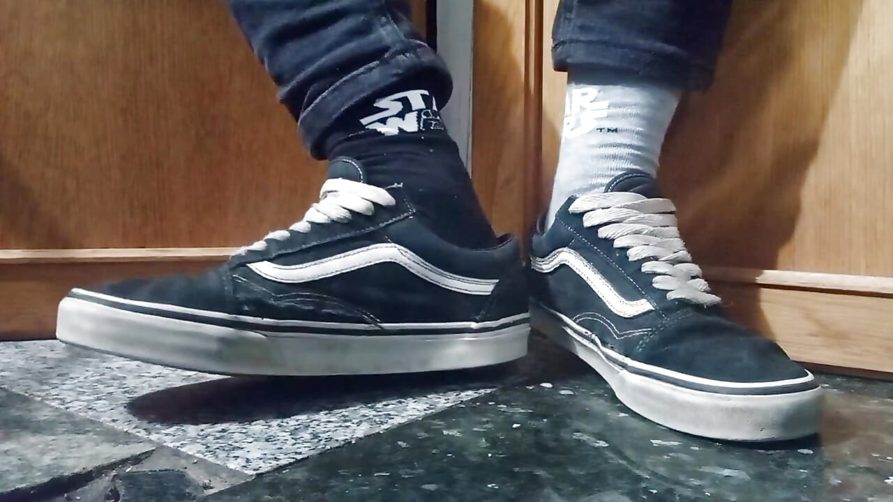 Vansの靴、私の足、靴下、そして楽しみ