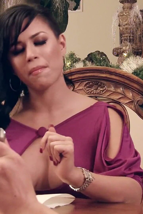 Panas dan Mean - Eva Angelina dan Krissy Lynn Berkumpul untuk makan malam Krismas Romantik yang bagus