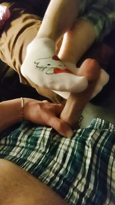性感的粉色Hello Kitty袜交和袜子打手枪