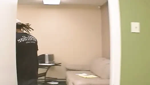 Adegan seks hot dua lesbian super hot 3: dua lesbian lagi asik ngentot memek satu sama lain pakai strap-on