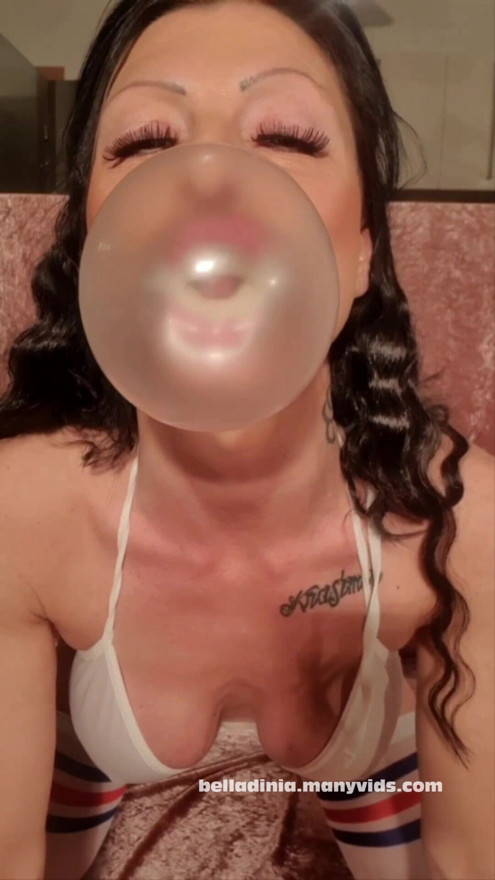 Bubble gum bubbles and blowjob