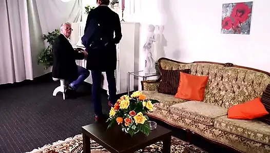 Sexy reifer alter schwanz nur im mund