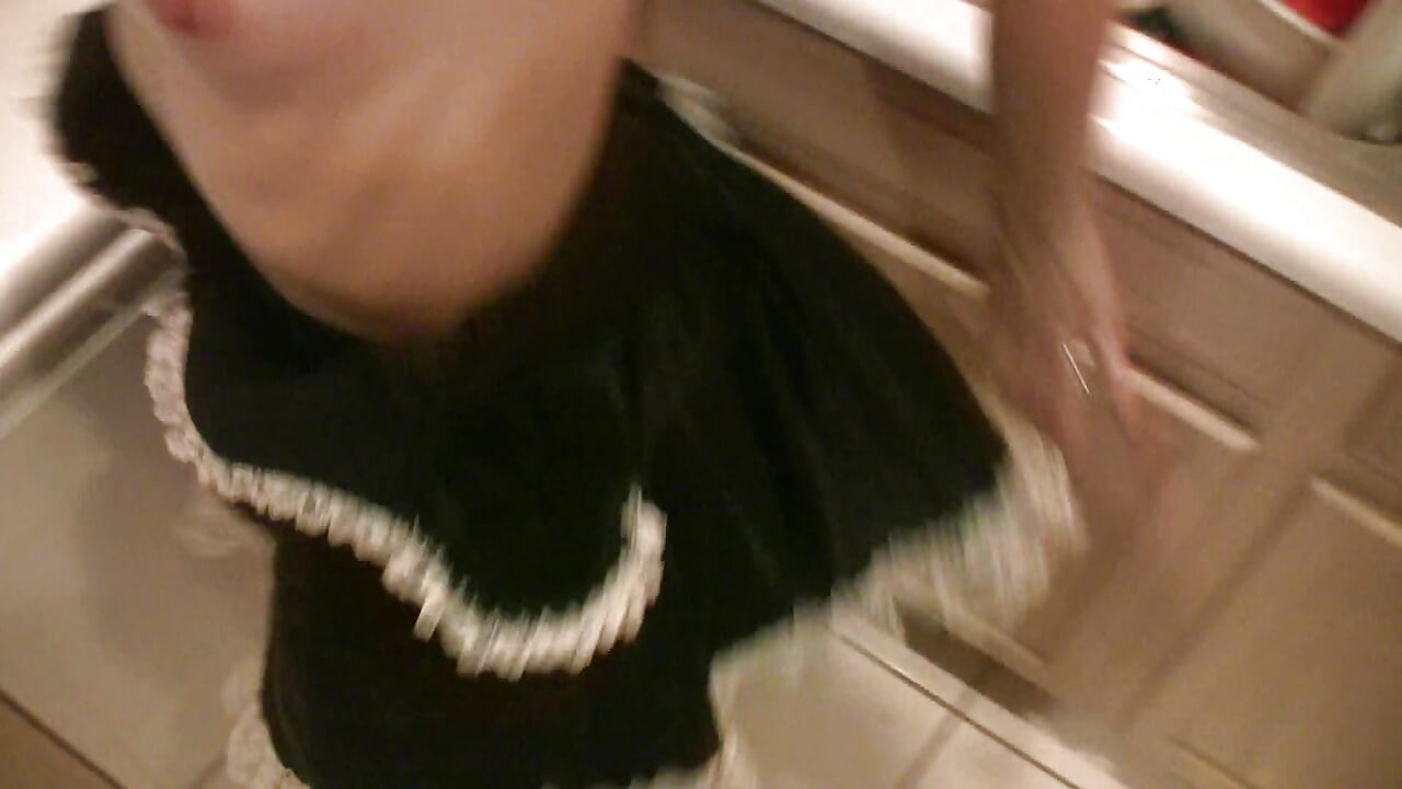 Amateur brunette teen suck dick in the kitchen