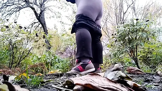 Melengkung dewasa saat jongkok