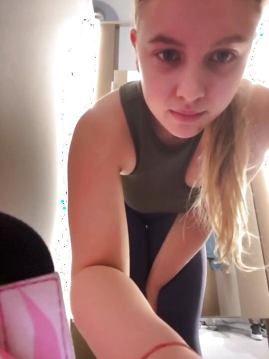 Extreme show in the changing room with jucielussie
