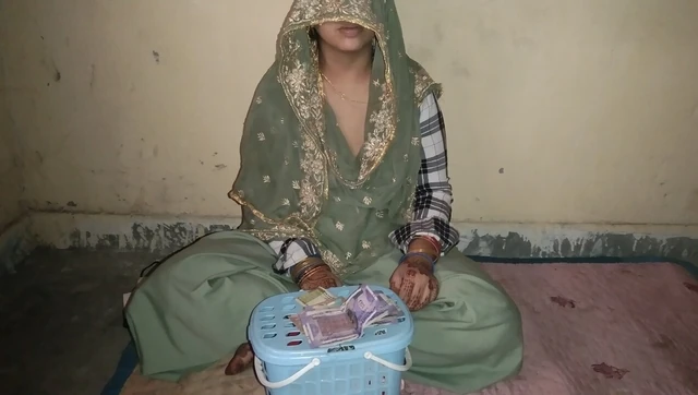 Презерватив +лифчик bachne Aai бхабхи Ко Paiso Ka Laalach dekar Shaadi Se phle chudai kar diya ясный голос, ролевая игра хинди аудио.