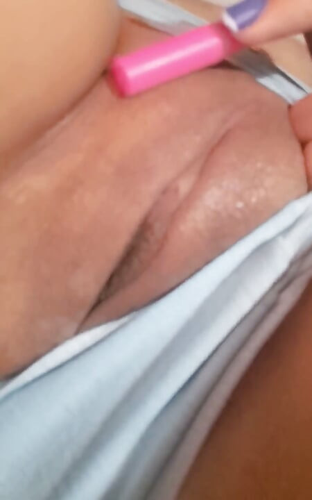 Minha amiga compartilha seu namorado comigo e fazemos sexo duro na jacuzzi, parte 1