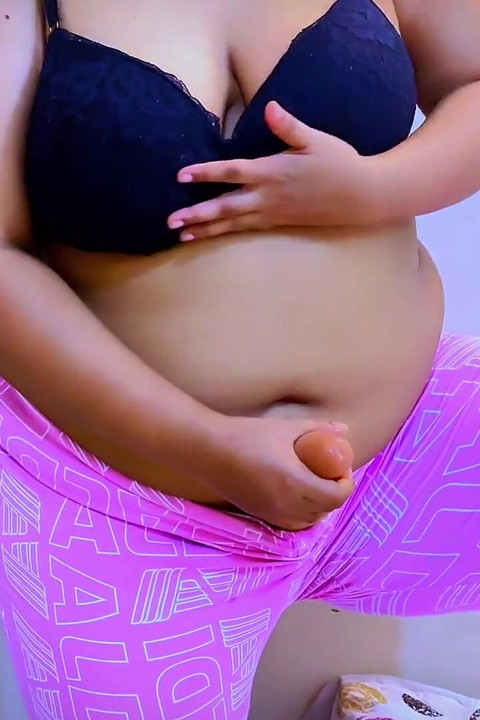 Büyük memeli ateşli üvey annenin büyük şişman yarağı otel odasında mastürbasyonla yakalandı!