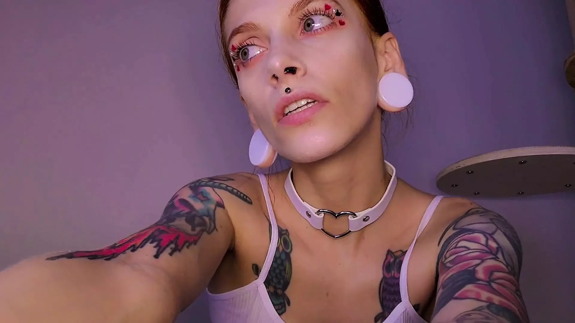 Bella troia mostra il suo bel viso