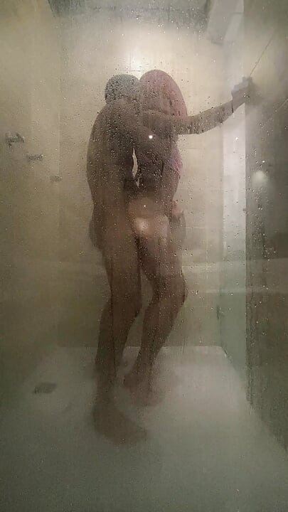 FEMBOY GETS FUCKED BY A STRANGER IN THE BATHROOM OF THE HOTEL WHERE SHE IS ON VACATION WITH HER FAMILY
