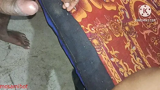 The brother-in-law of the village put it in the ass and made a land mare and fucked the sister-in-law of the village by the brother-in-law.