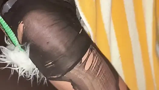 Изменяет своему