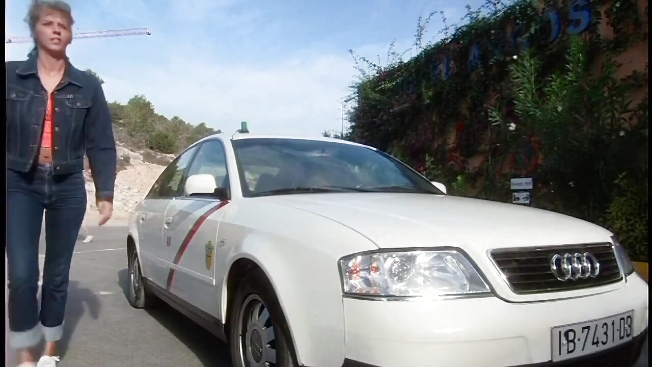 Blonde Babe Seduces Taxi Driver in Steamy Encounter