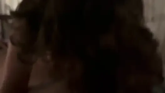 İranlı kız banyoda fışkırtıyor