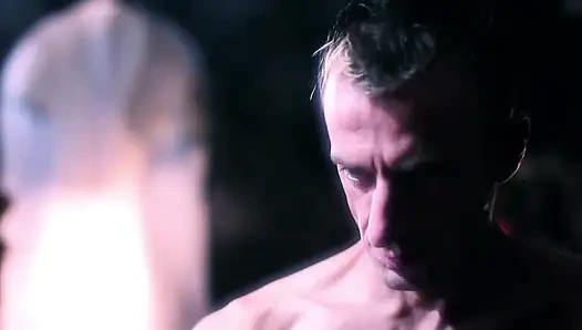 Honey demon findet einen neuen liebhaber. Honey Demon ist ein mädchen auf einer reise der sexuellen Selbstentdeckung.