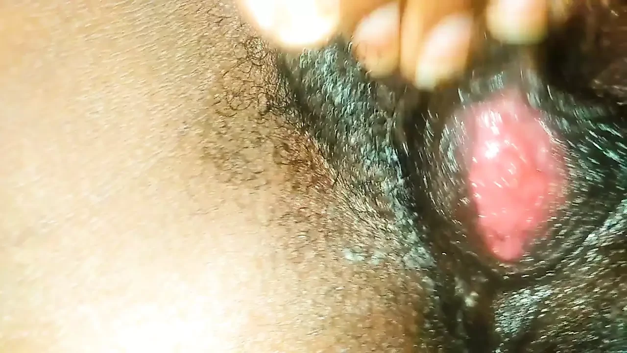Puta de la calle gime y grita masturbándose mira y ve cómo te hace correrte 5 veces