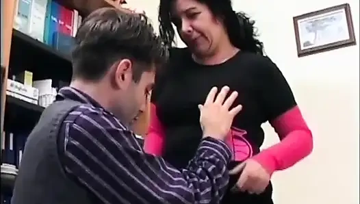 Kontol besarku di ibu tiriku