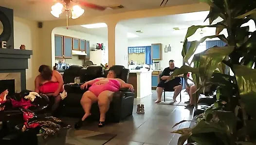 Ssbbw Lucki Lexxi's Sub on put her shoes