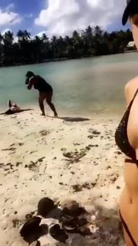 Alexis Ren