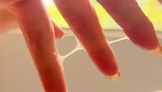 I stayed at a hotel where a super handsome guy greeted me, so I'm going to masturbate thinking about him.