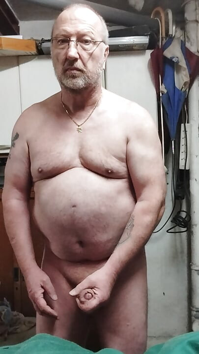 옷을 벗고 자위하기