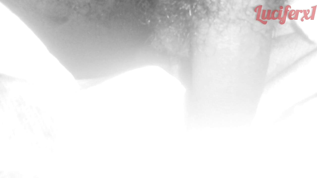 लंबी जींस पैंट में सख्त बड़ा काला लंड