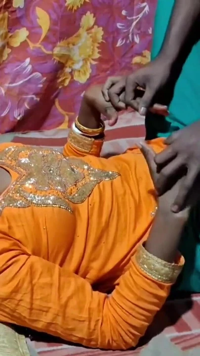 Stunning moment from "Malik Ne naukrani ko Akele Kamre Mein Chut Chud"