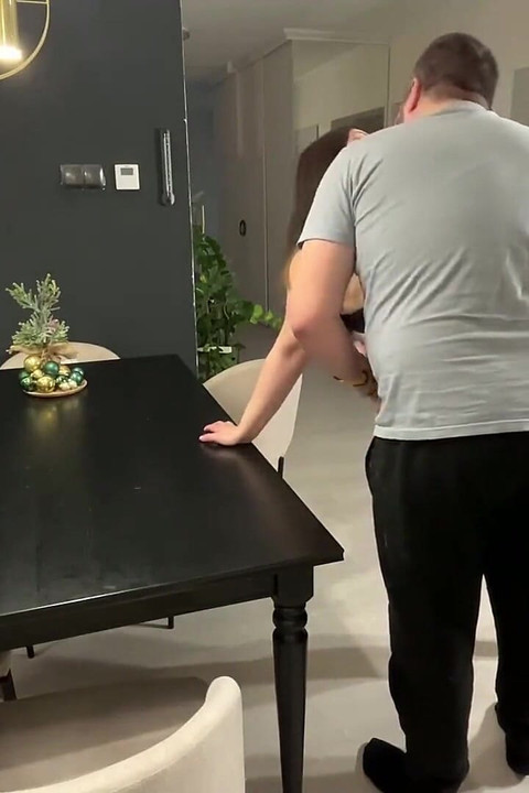 เมียมือสมัครเล่นถูหีและใช้นิ้วขณะใส่กางเกง