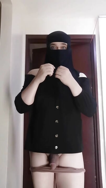 Tesettürlü Trans Jade bir fahişe