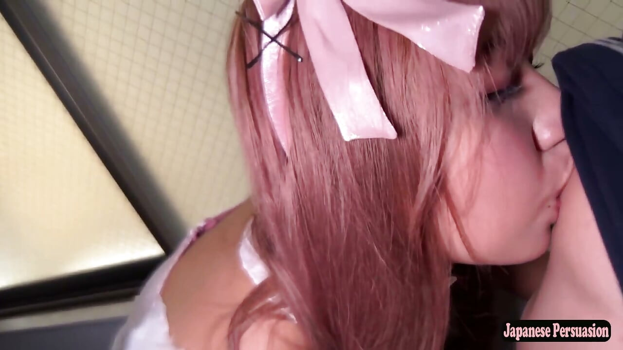 Cosplayer pervertido usa a sus fanáticos para satisfacer su lujuria - apareciendo en la casa de un fan en traje de sexo