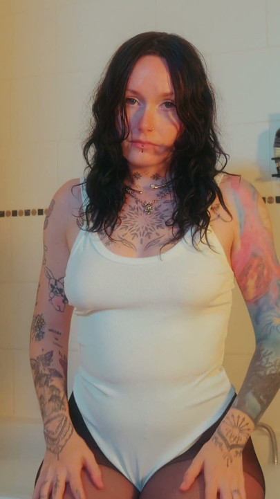 Soaked Tights, Wet Bodysuit: My Bath Footjob with a Cum-pumping Dildo