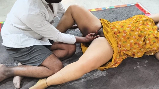 Doktor stiefsohn behandelt stiefmutter