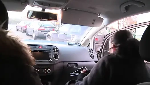 Lexa araba kullandığı için taksi şoförüyle sikişiyor