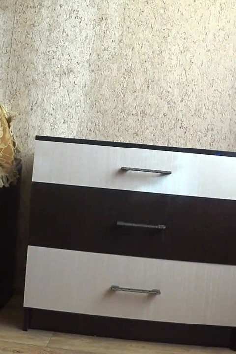 أصبحت مشتعلة أثناء التنظيف ومداعبة نفسها