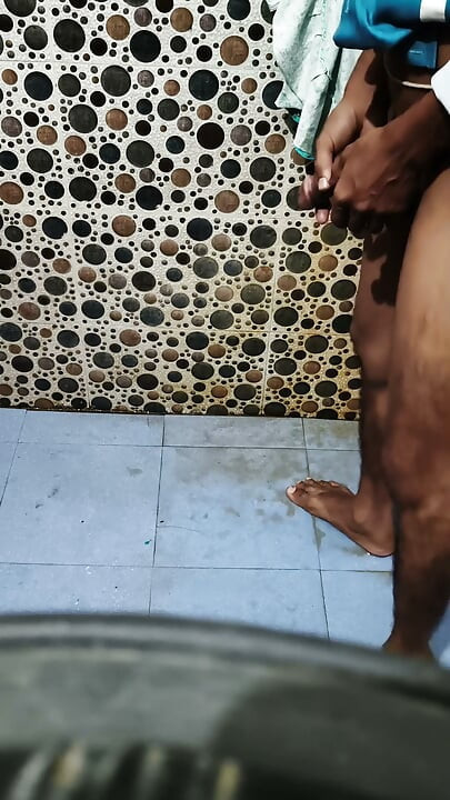 Arkadaşın karısıyla sabah banyoda köpek stili seks