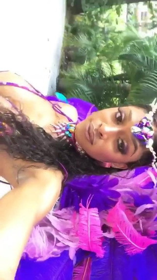 Babes noires dominicaines dans le carnaval 7