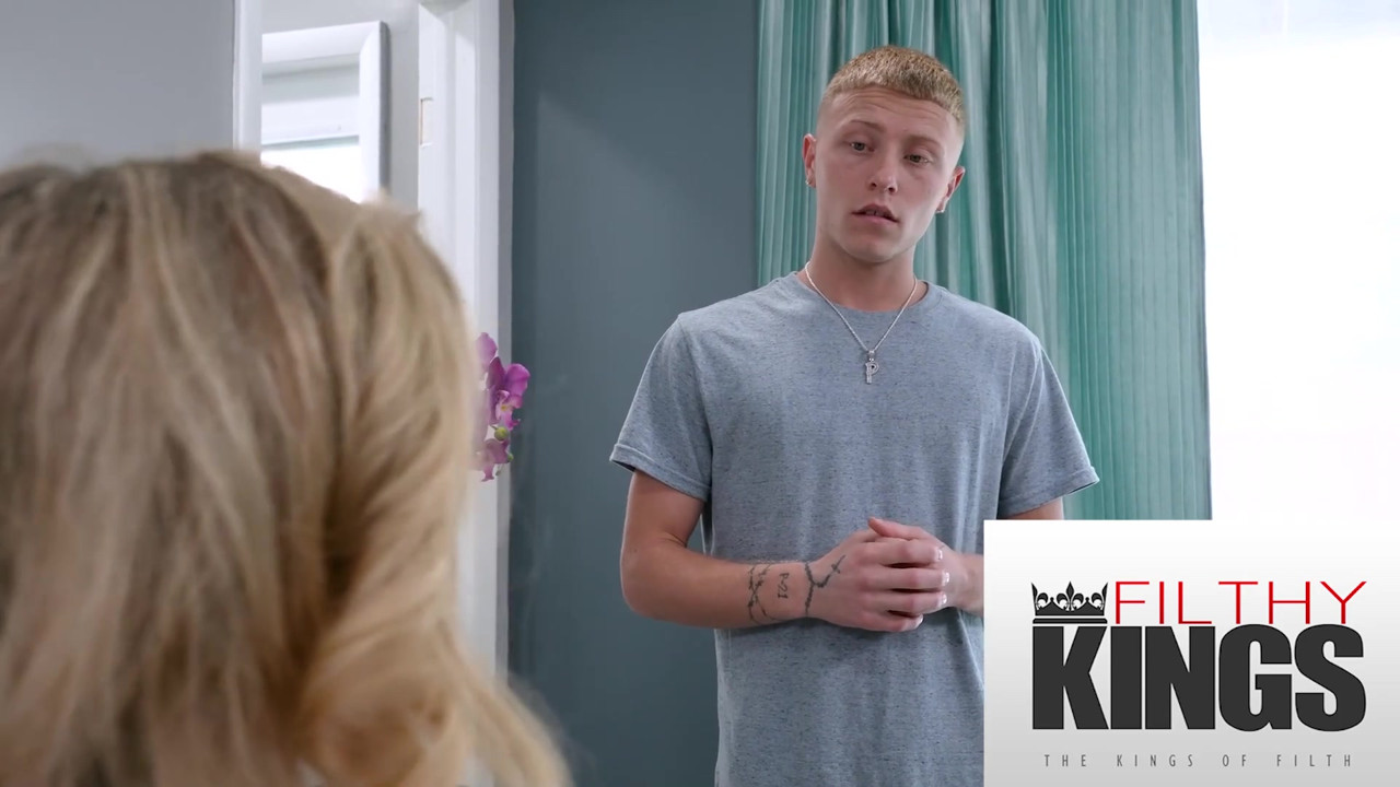 継母がムラムラしすぎて、彼女を激しくファックしなければならなかった