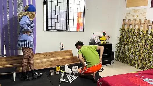 The carpenter has sex with the boss's wife. Episode 1