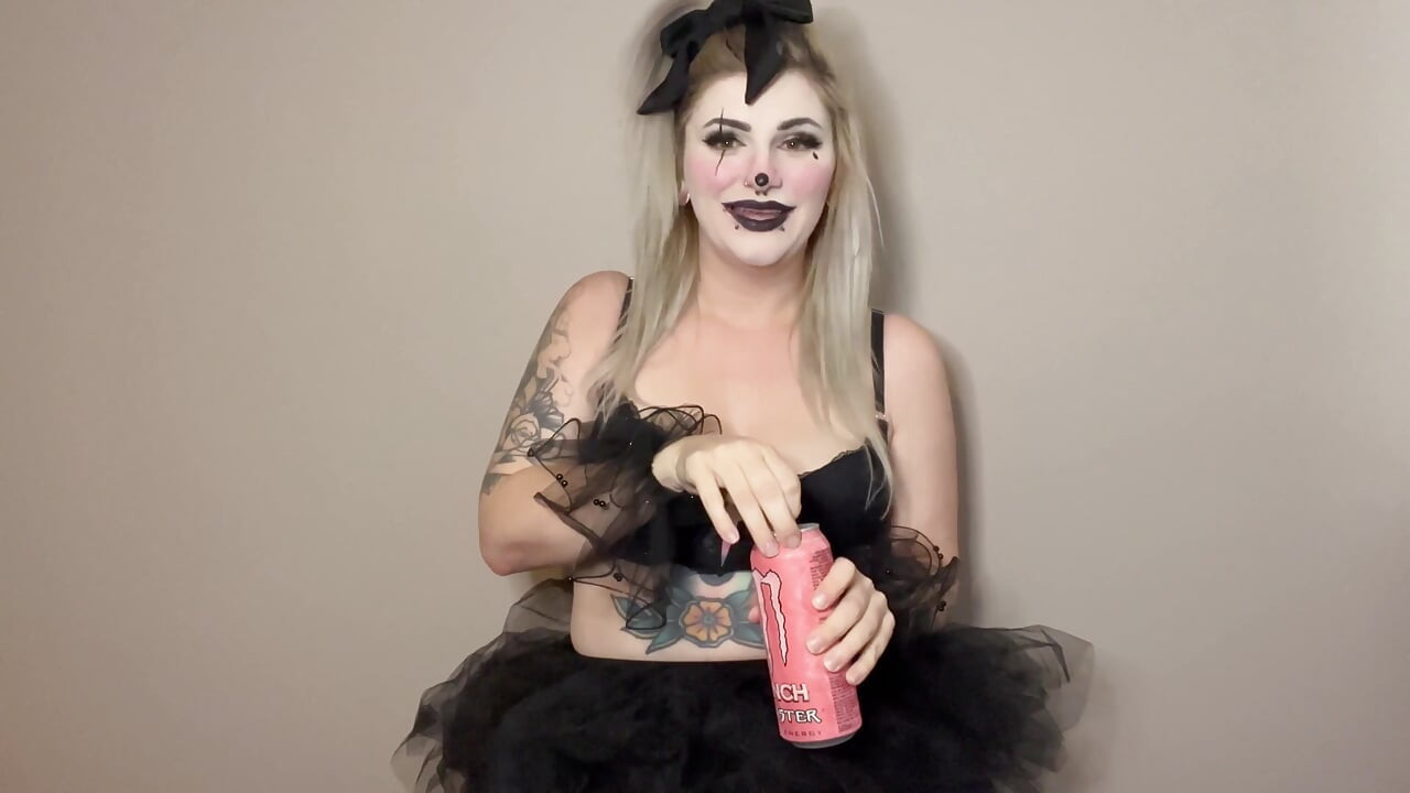 Clownmeisje dat striptease burt
