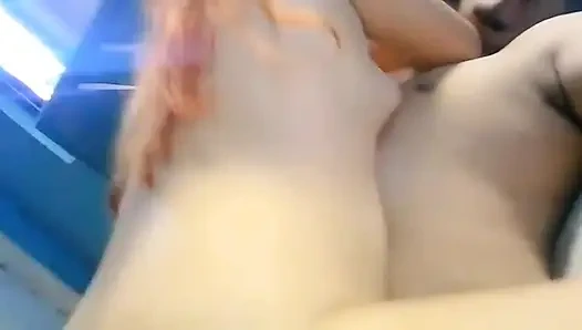 МОЙ СВОДНЫЙ БРАТ СКАЗАЛ МНЕ ПРОСТО ДЕЛАТЬ ПИЛЫ, НО Я РАЗОГРЕВАЮСЬ, ВСТАВЛЯЮ ЕГО И ДАЮ ЕМУ НЕСКОЛЬКО ВКУСНЫХ ПОСИДЕТЬ