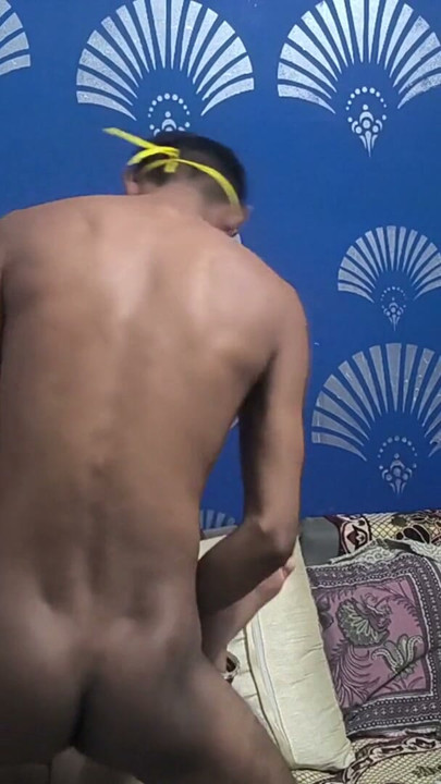 Pareja desi en momentos románticos y apasionados a solas | Clip 1